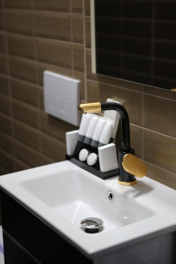 Dark Boutique Hotel Shkoze 외부 사진