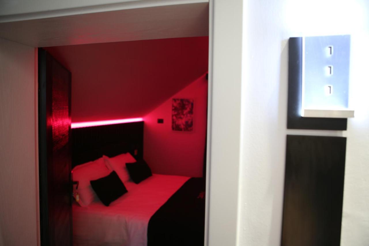 Dark Boutique Hotel Shkoze 외부 사진